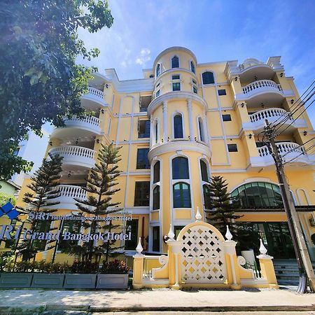 Siri Grand Bangkok Hotel Exterior photo