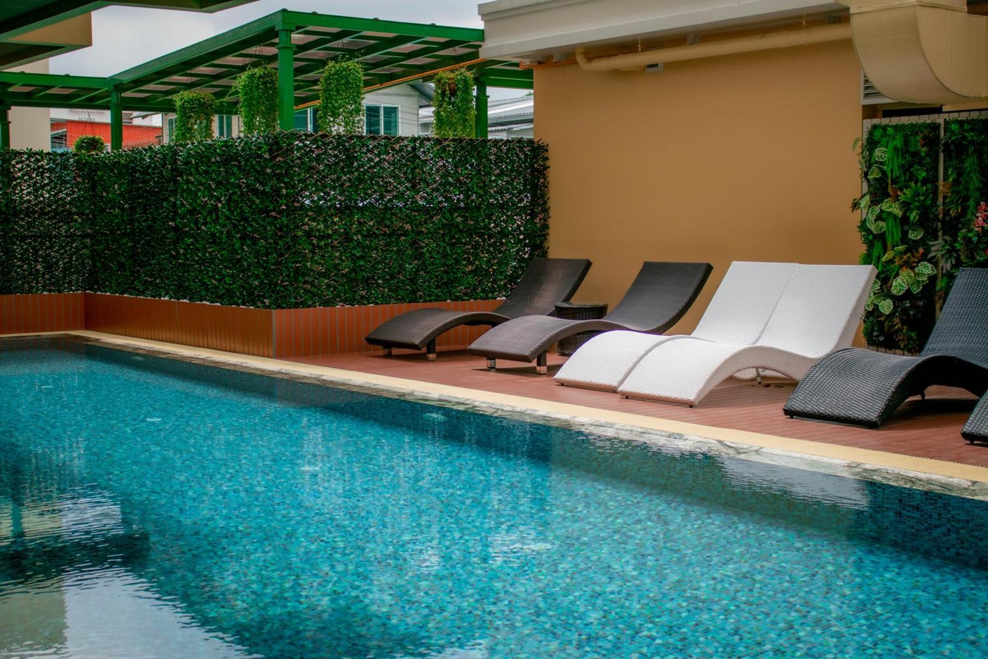Siri Grand Bangkok Hotel Exterior photo