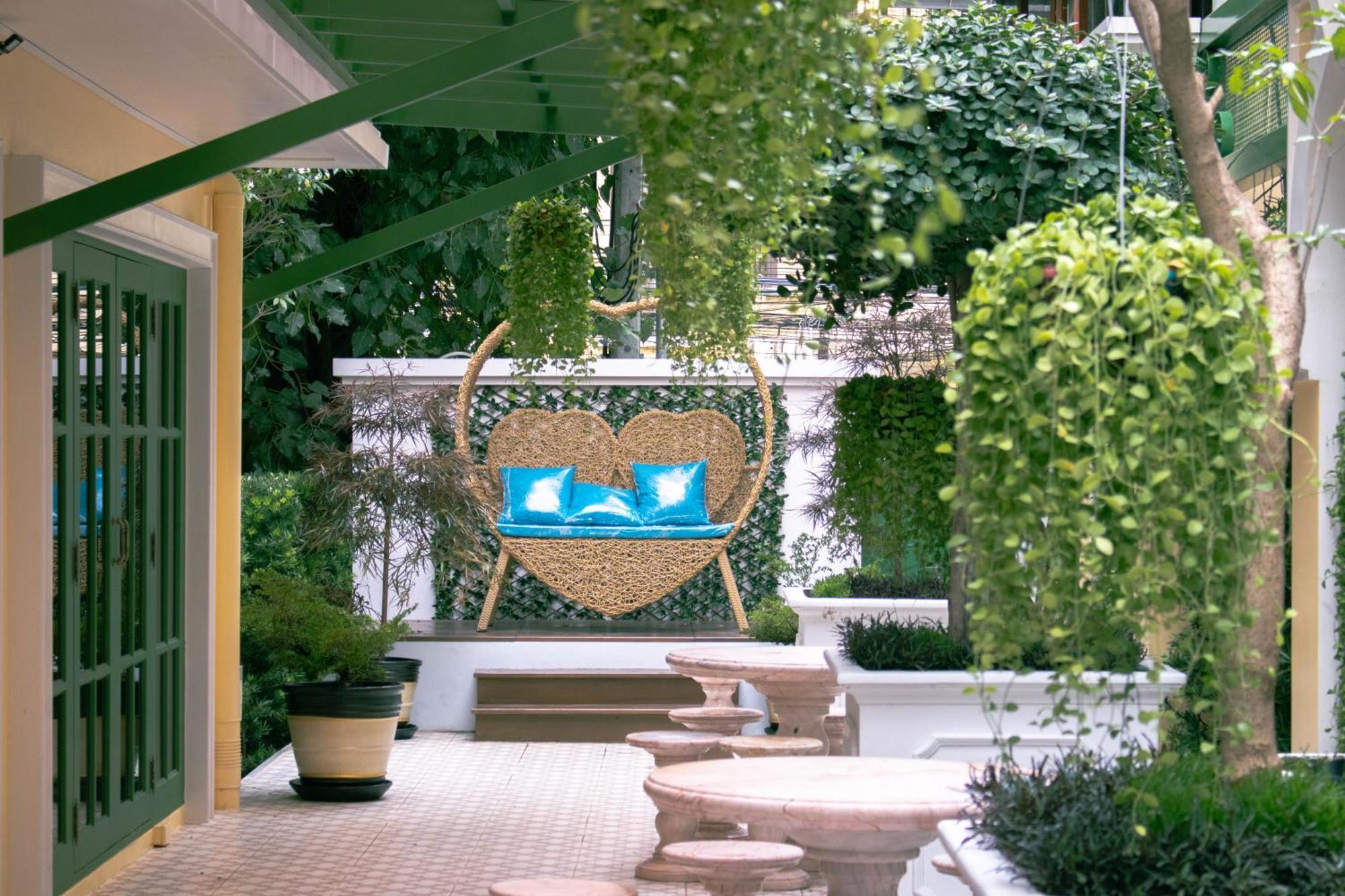 Siri Grand Bangkok Hotel Exterior photo
